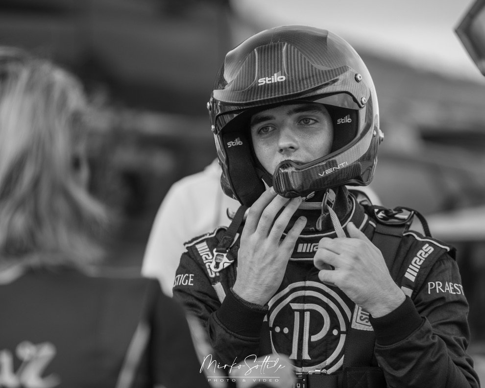 Eliott Delecour casque N&B