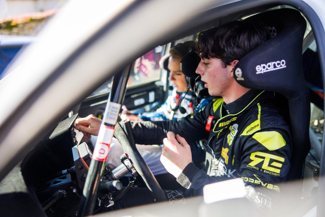 François et Eliott Delecour en cockpit