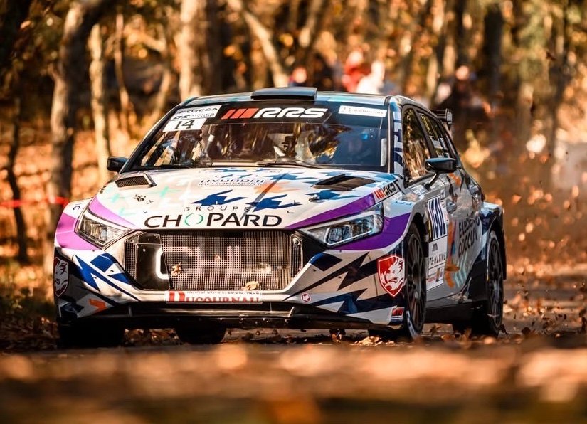 Hyundai i20 en forêt